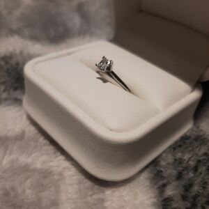 Princess cut 1 ct white gold